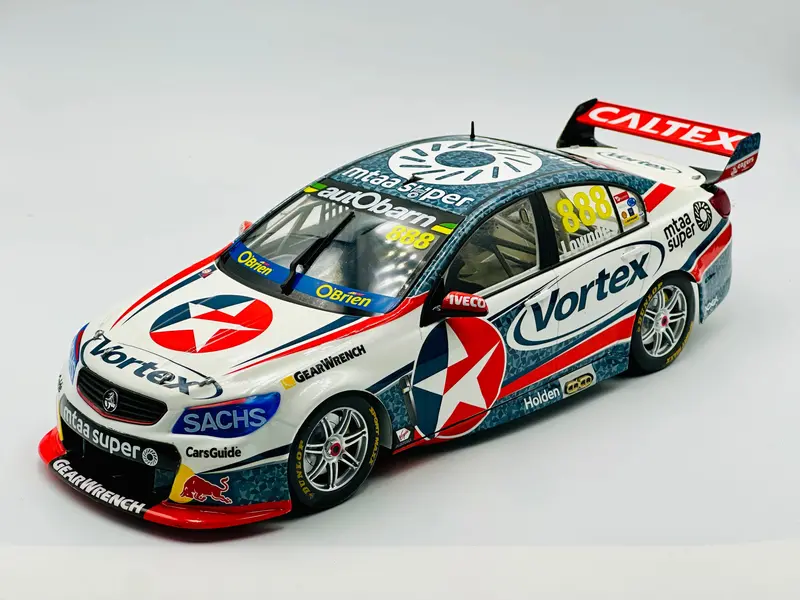 1:18 2017 Craig Lowndes -- Holden Vf Commodore -- Classic Carlectables 1