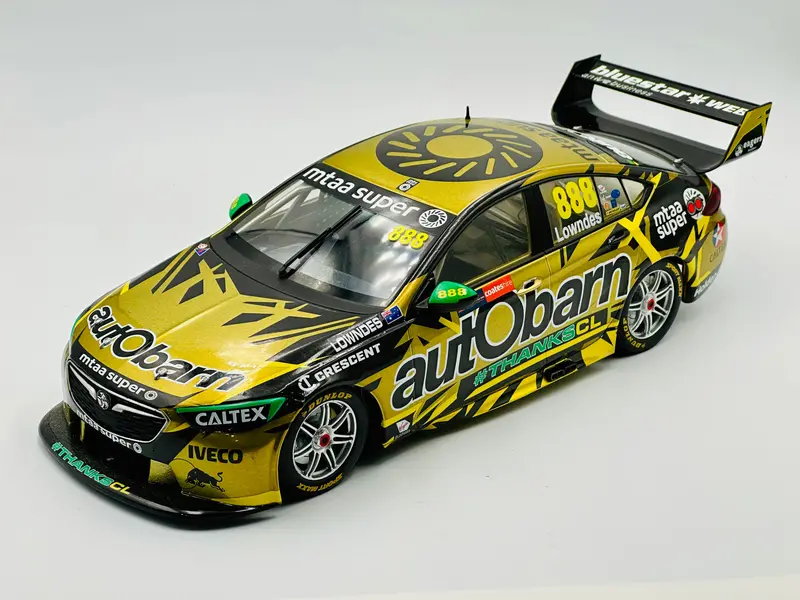 1:18 2018 Craig Lowndes -- Final Race Gold Livery -- Classic Carlectables 1