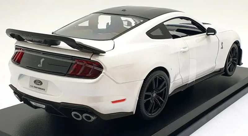 1:18 2020 Ford Mustang Shelby Gt500 -- White/Black -- Maisto 2