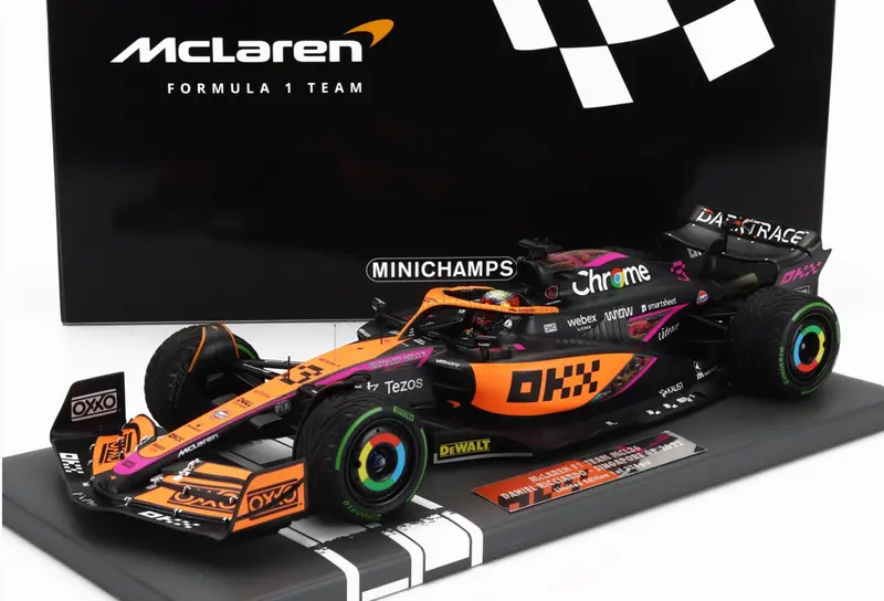 1:18 2022 Daniel Ricciardo -- Singapore Gp -- Mclaren Mcl36 -- Minichamps F1 1