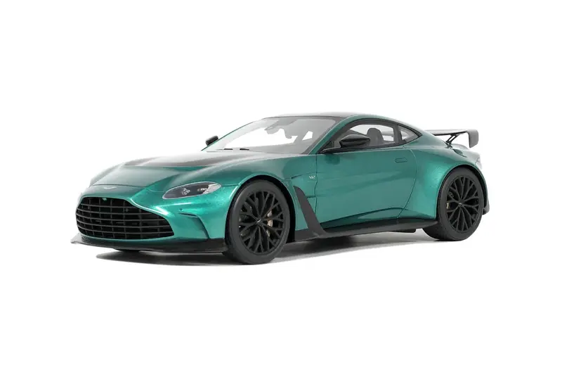1:18 2023 Aston Martin Vantage -- Racing Green -- Gt Spirit 1