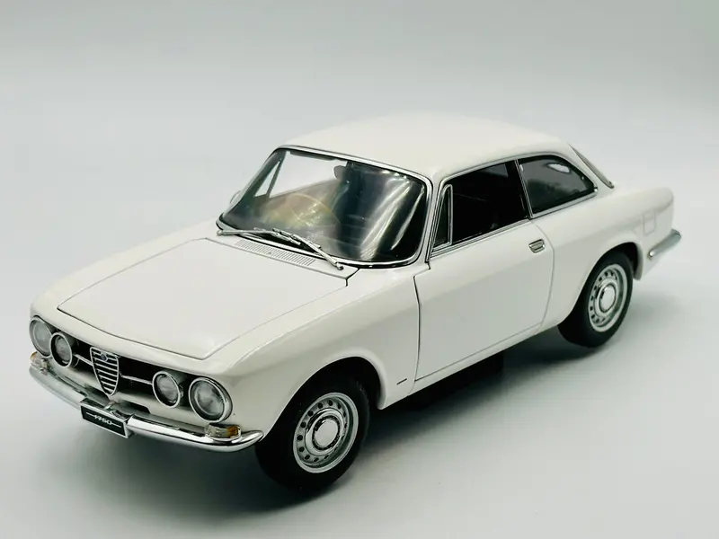 1:18 Alfa Romeo 1750 Gtv -- White -- Autoart Millennium 70106 1