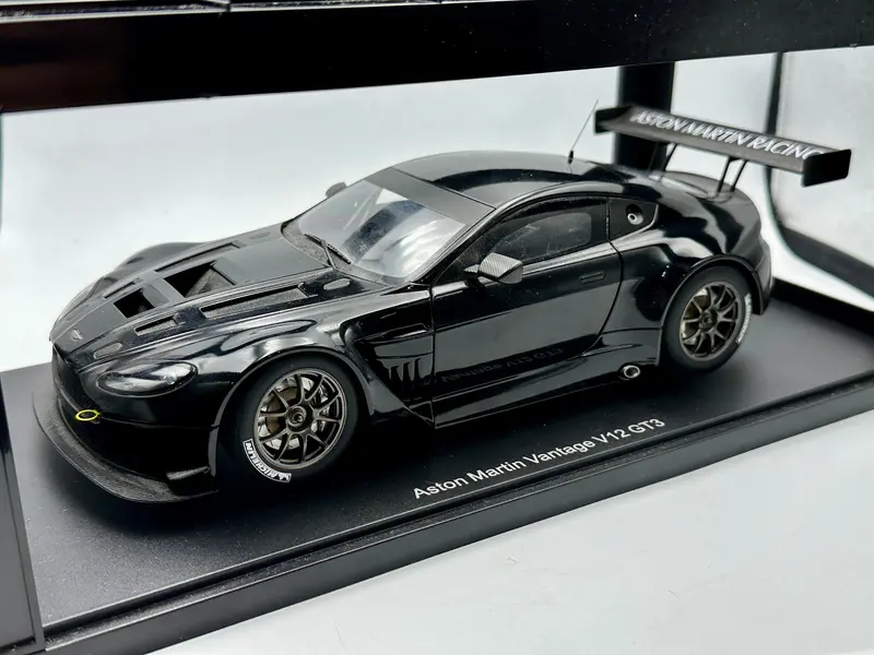 1:18 Aston Martin Vantage V12 Gt3 2012 -- Plain Body Black -- Autoart 1