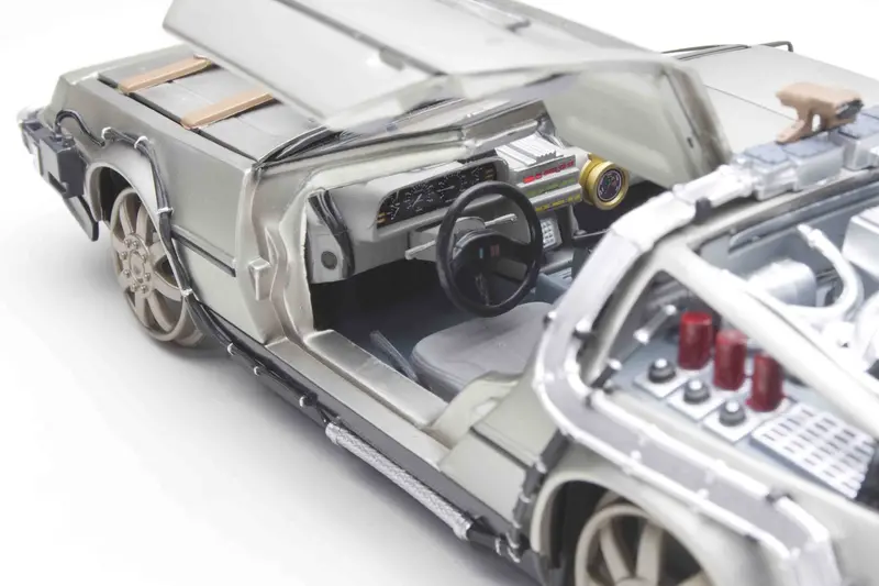 1:18 Back To The Future 3 (Railway) -- Delorean Time Machine -- Sunstar 2