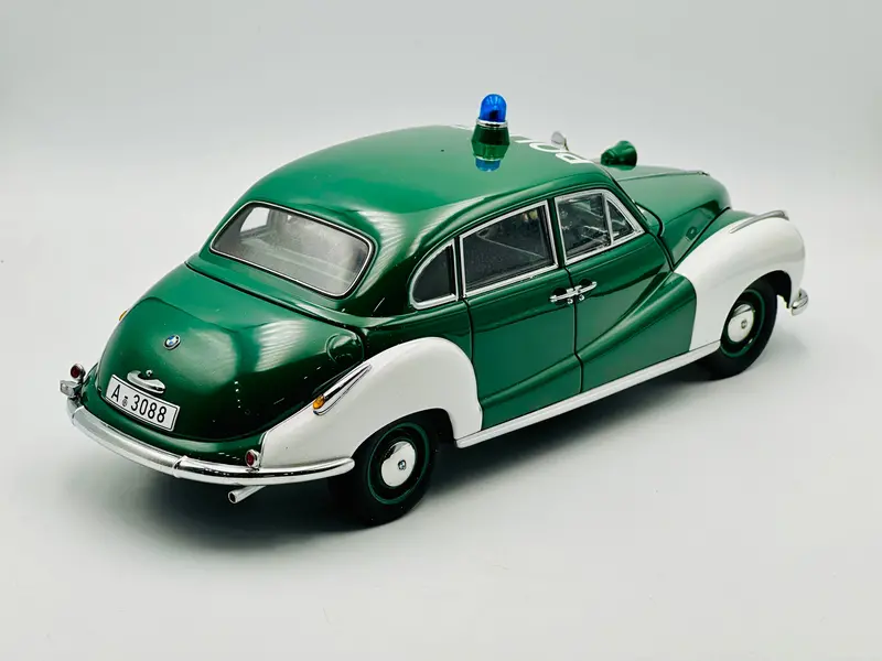 1:18 Bmw 501 Police Car "Polizei" -- Green/White -- Autoart 70606 2
