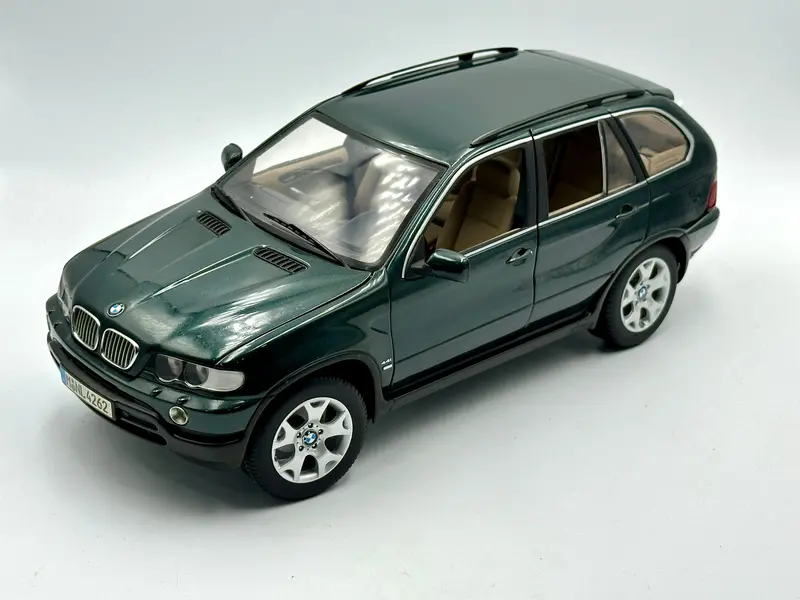 1:18 Bmw X5 4.4I -- Oxford Green -- Kyosho Dealer Edition 1