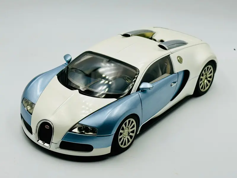 1:18 Bugatti Eb Veyron 16.4 Production Car -- Pearl Ice/Blue -- Autoart 70908 1