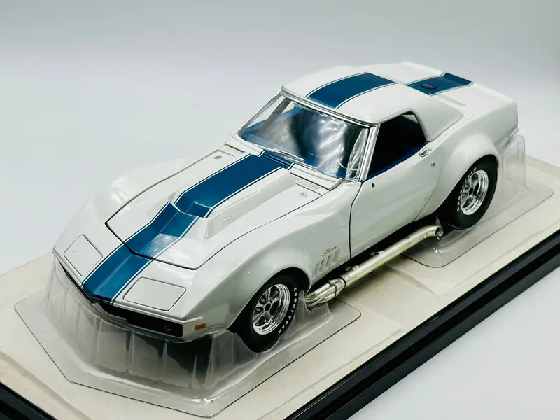1:18 Chevrolet Corvette L-88 -- White 1969 Gm Test Car -- Carousel 1 #4603 1