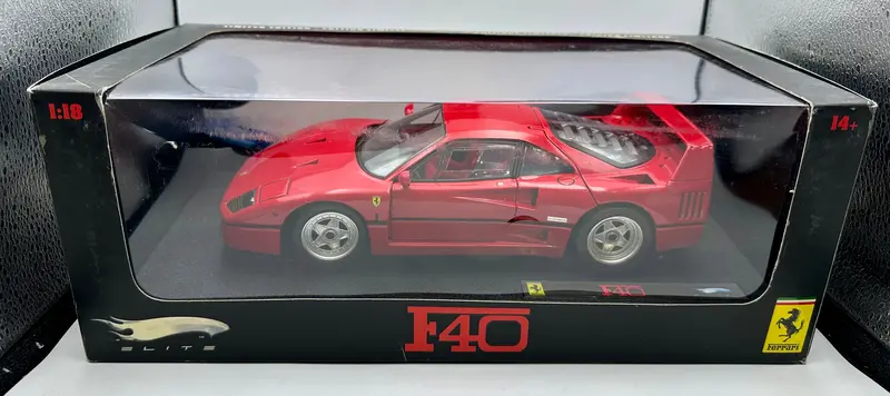 1:18 Ferrari F40 -- Red -- Hot Wheels Elite 1