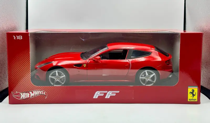 1:18 Ferrari Ff -- Red -- Hot Wheels X5524 1