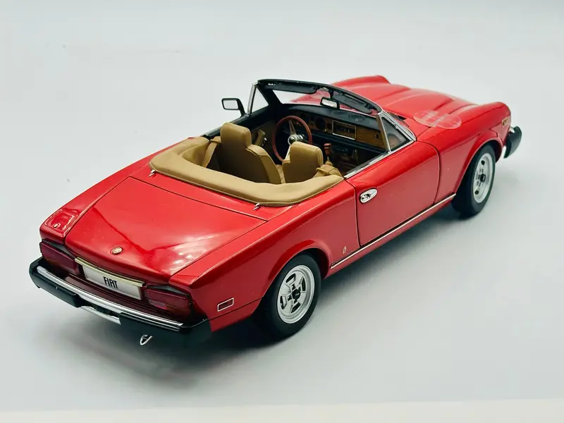 1:18 Fiat 124 Spider -- Red -- Autoart 72612 2