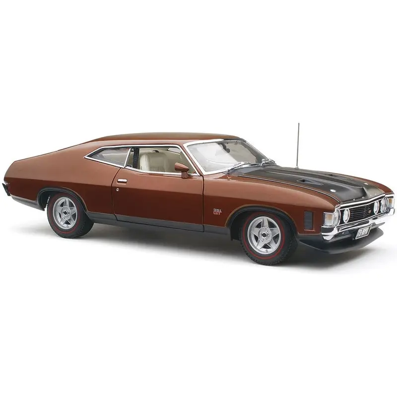 1:18 Ford Xa Falcon Rpo83 Coupe -- Walnut Glow -- Classic Carlectables 1