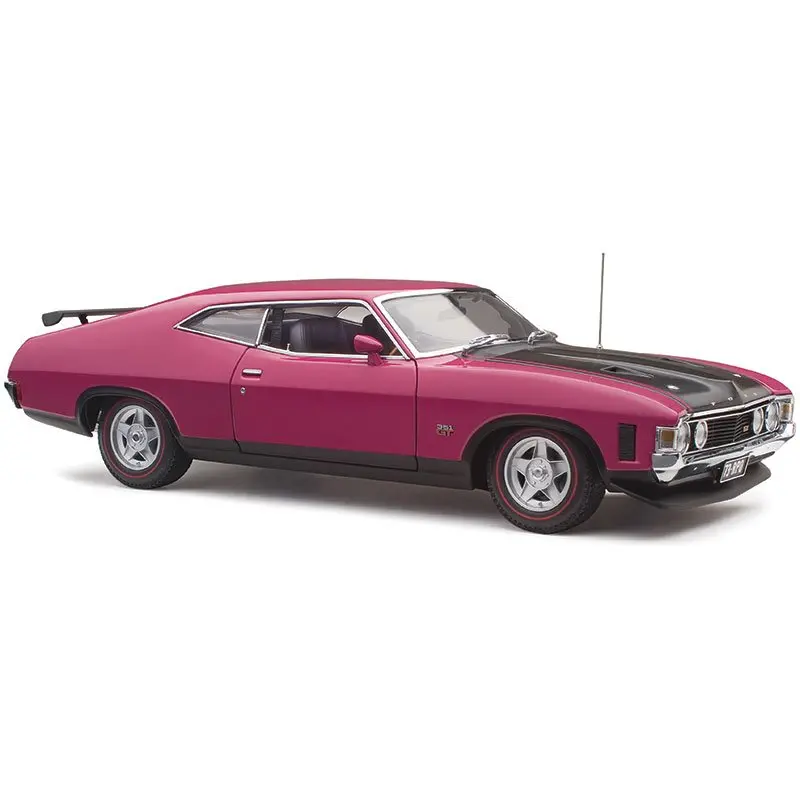 1:18 Ford Xa Falcon Rpo83 Coupe -- Wild Plum -- Classic Carlectables 1
