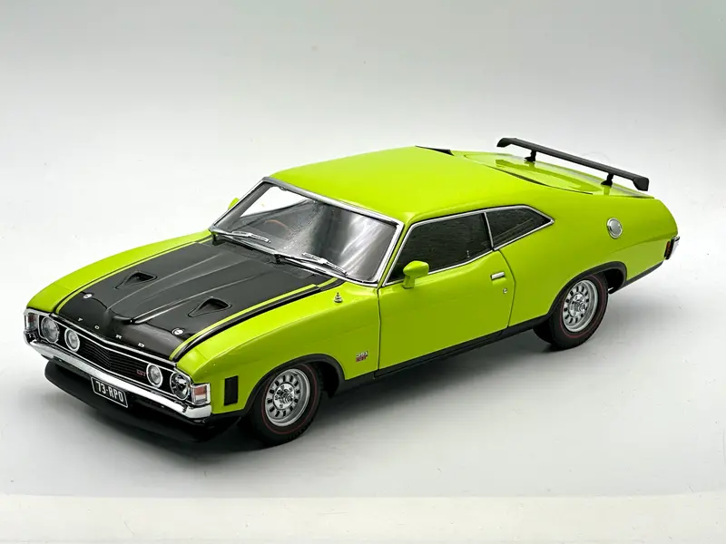 1:18 Ford Xa Falcon Rpo83 -- Lime Glaze Green -- Classic Carlectables 1