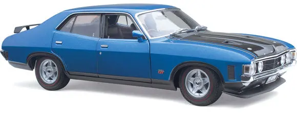 1:18 Ford Xa Falcon Rpo83 Sedan -- Cosmic Blue -- Classic Carlectables 1