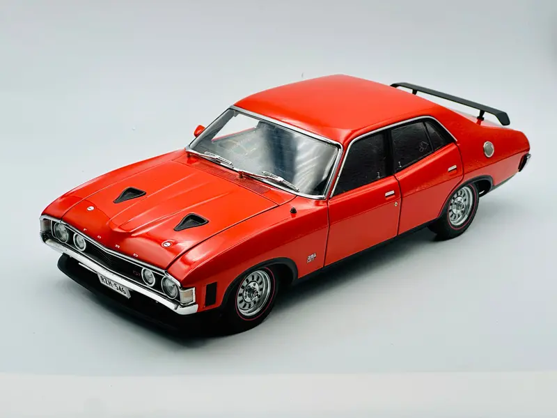 1:18 Ford Xa Falcon Rpo83 Sedan -- Red Pepper -- Classic Carlectables 1