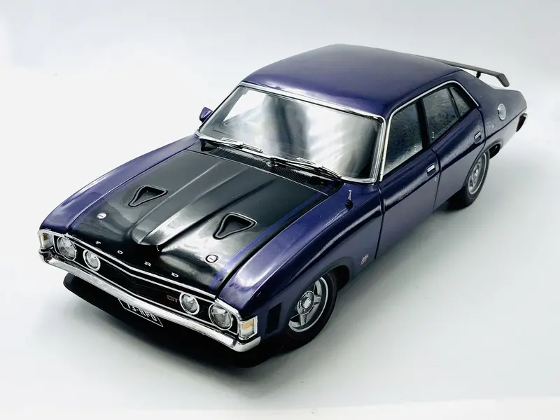 1:18 Ford Xa Falcon Rpo83 Sedan -- Wild Violet -- Classic Carlectables 1