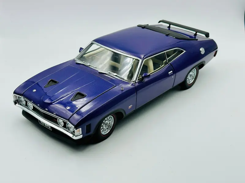 1:18 Ford Xa Falcon Rpo83 -- Wild Violet (Purple) -- Classic Carlectables 1