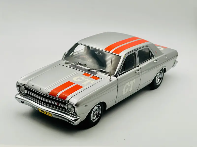 1:18 Ford Xr Falcon Gt -- Silver Promotional Car -- Classic Carlectables 1