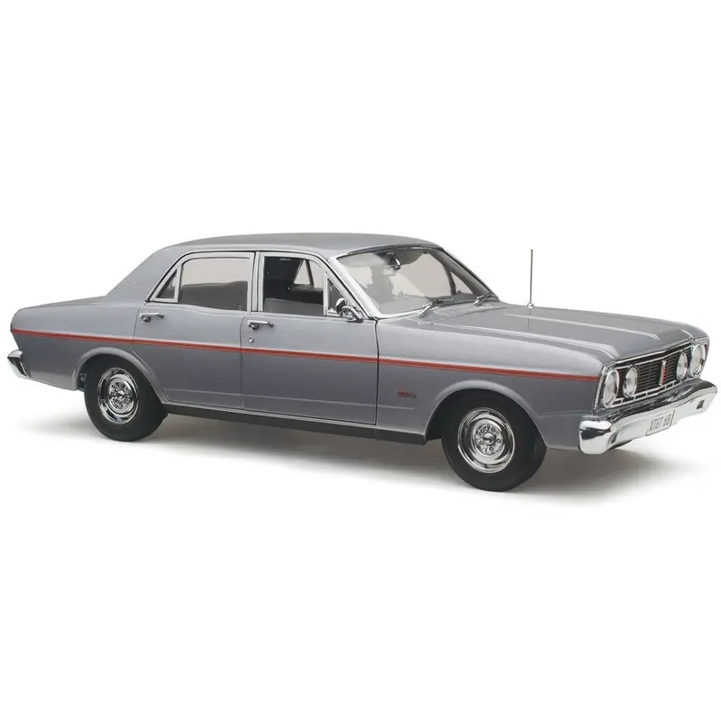 1:18 Ford Xt Falcon Gt -- Frosted Pewter (Silver) -- Classic Carlectables 1