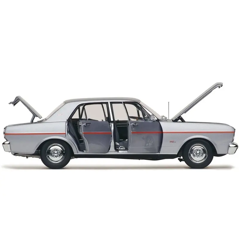 1:18 Ford Xt Falcon Gt -- Frosted Pewter (Silver) -- Classic Carlectables 2