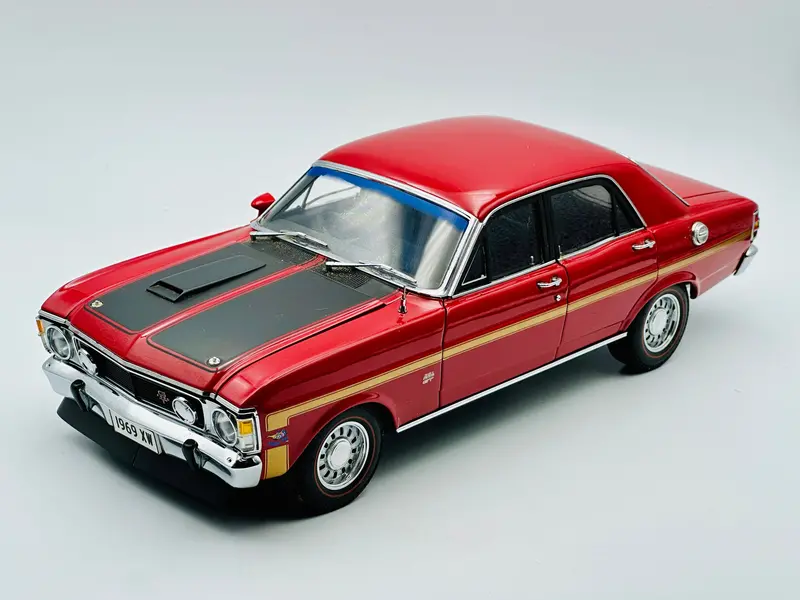 1:18 Ford Xw Falcon Gt-Ho Phase I -- Candy Apple Red -- Classic Carlectables 1