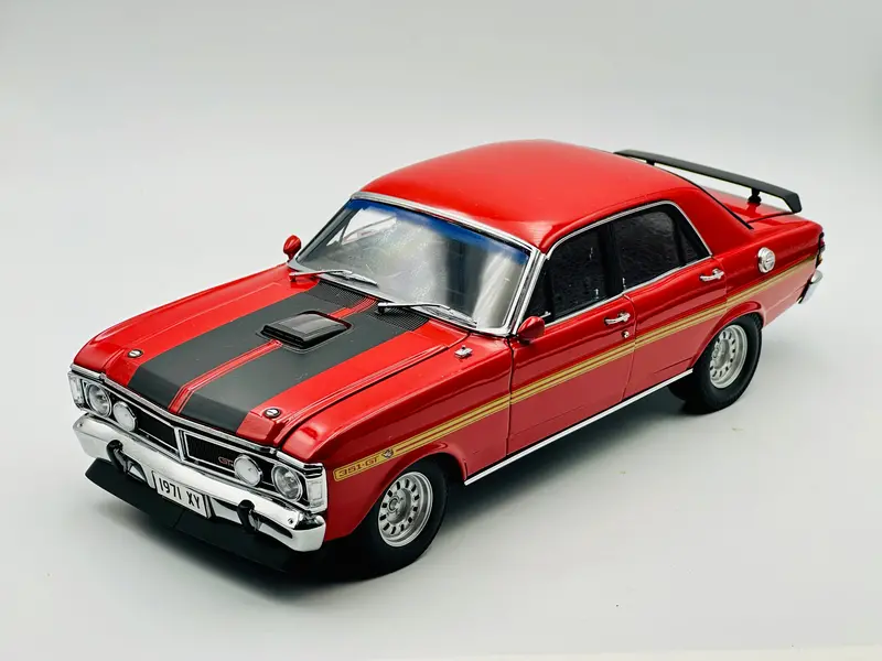 1:18 Ford Xy Falcon Gt-Ho Phase Iii "Retro Wide Boots" -- Red -- Classic 1