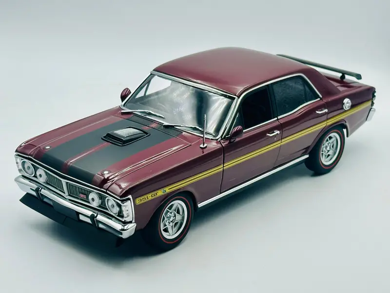 1:18 Ford Xy Falcon Gtho Phase 3 -- Vintage Burgundy W/Gold Stripes -- Biante 1