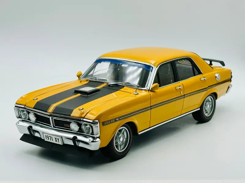1:18 Ford Xy Falcon Phase Iii Gt-Ho -- Yellow Ochre -- Classic Carlectables 1