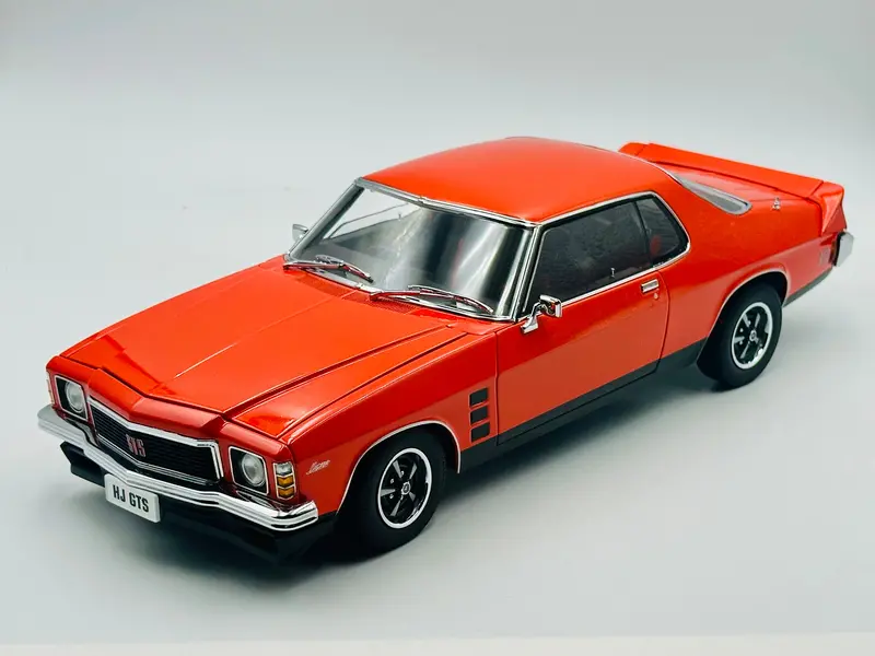 1:18 Holden Hj Monaro Gts Coupe -- Mandarin Red -- Classic Carlectables 1