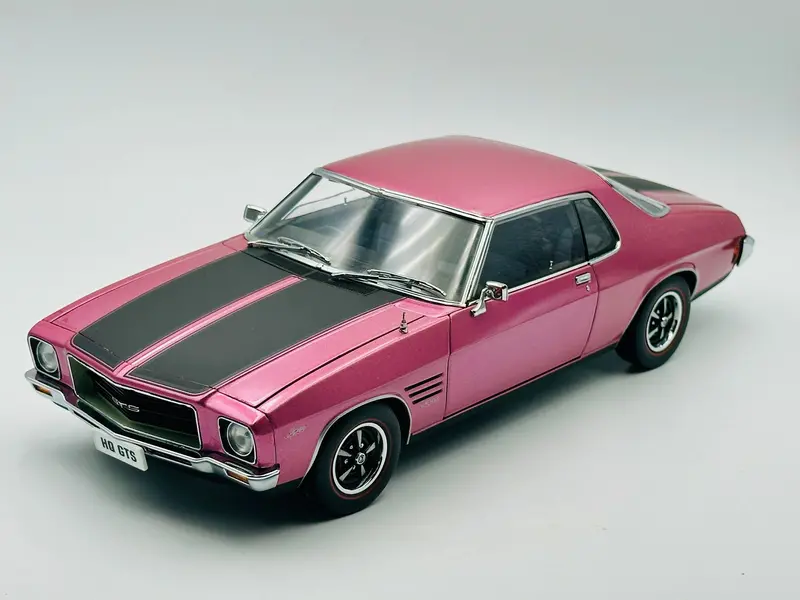 1:18 Holden Hq Monaro Gts Coupe -- Orchid Metallic -- Classic 1