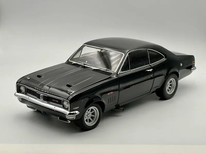 1:18 Holden Ht Monaro Gts -- Metallic Black -- Classic Carlectables 1