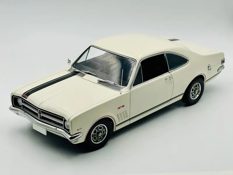 1:18 Holden Monaro Hk Gts -- Ermine White -- Biante/Autoart 72443 1