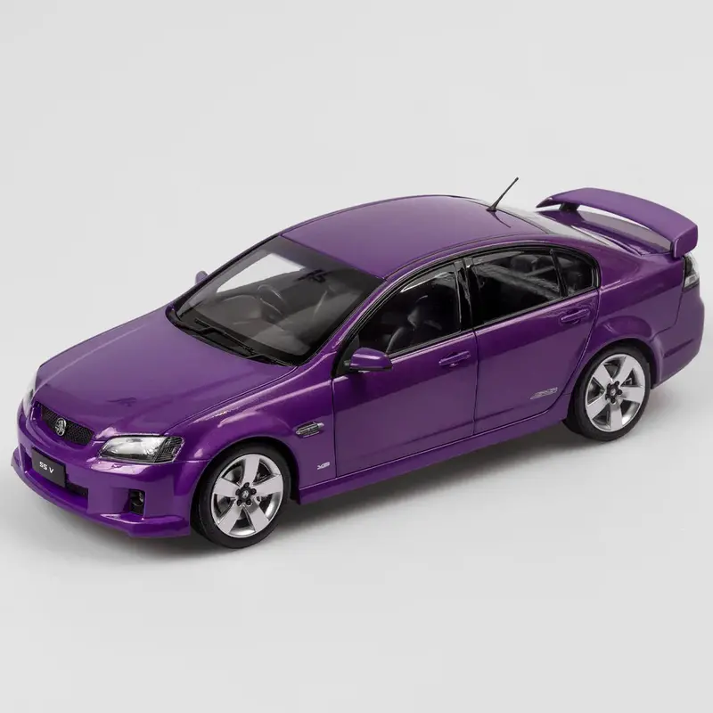1:18 Holden Ve Commodore Ssv -- Morpheus Purple -- Authentic Collectables 1