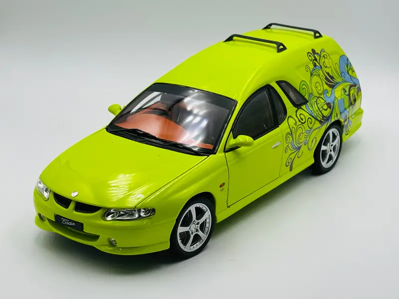 1:18 Holden Vu Commodore Panel Van -- Barbados Green -- Classic Carlectables 1