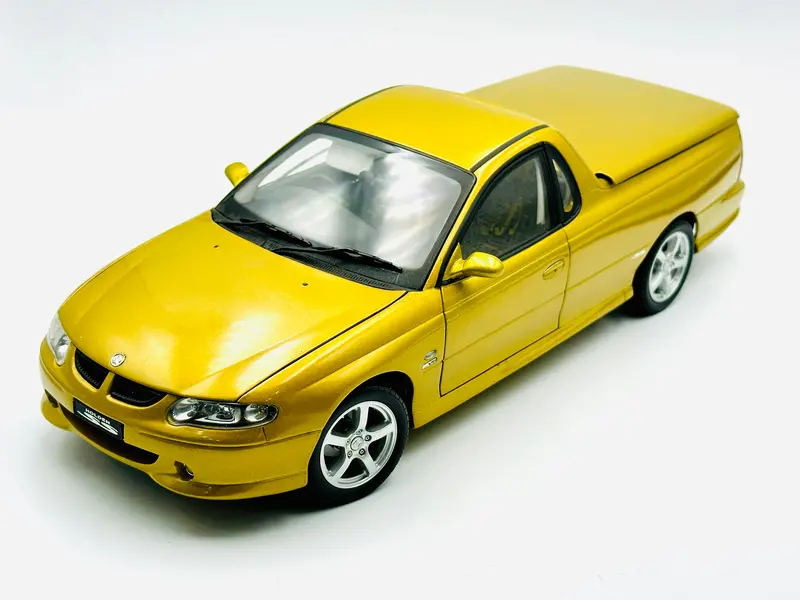 1:18 Holden Vu Ss Ute -- Hyper Yellow -- Classic Carlectables 1