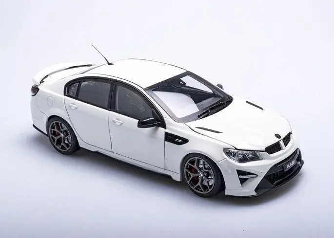 1:18 Hsv Gen-F2 Vf Gtsr -- Heron White -- Biante (Holden Special Vehicles) 1