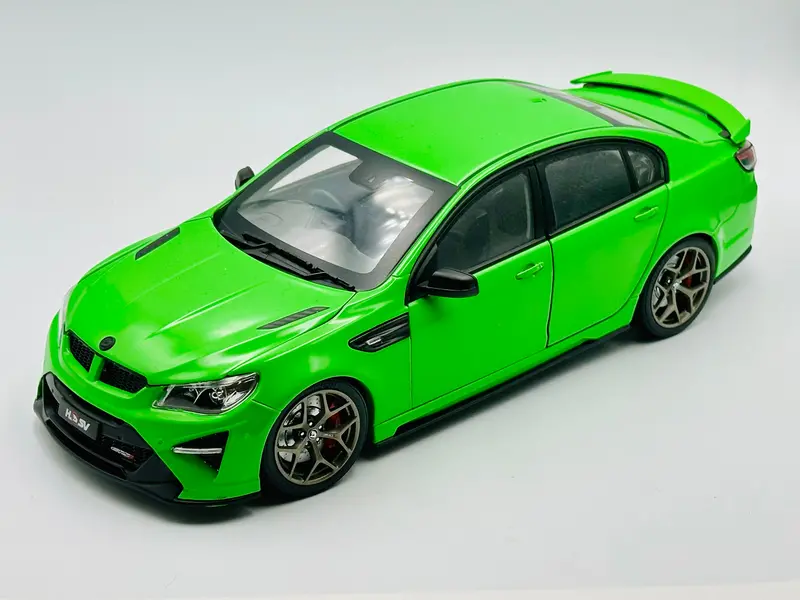 1:18 Hsv Gtsr -- Spitfire Green -- Biante (Holden Special Vehicles) 1
