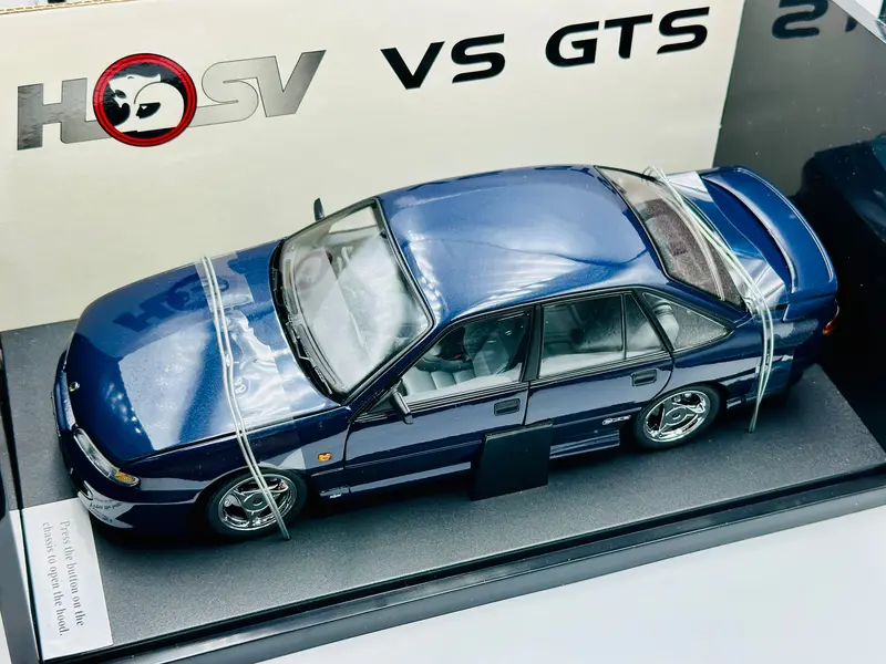 1:18 Hsv Vs Gts -- Genesis Blue -- Biante Holden Commodore 1