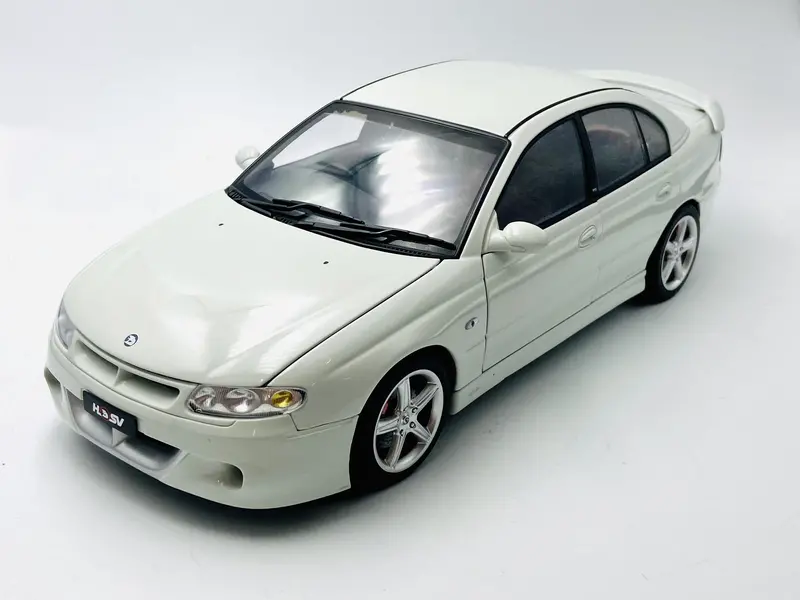 1:18 Hsv Vt2 Clubsport R8 -- Heron White -- Biante/Autoart Holden 1