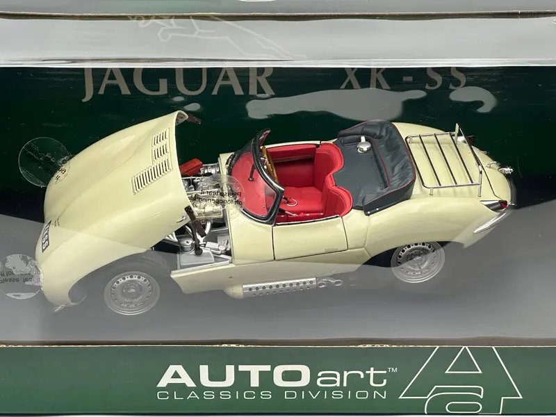1:18 Jaguar Xk-Ss 1956 -- Cream -- Autoart 73512 1