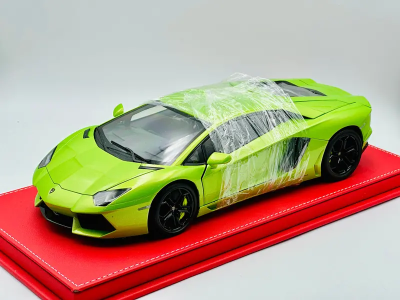 1:18 Lamborghini Aventador Lp700-4 -- Green -- Autoart In Display Case 1