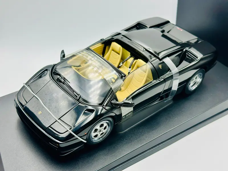 1:18 Lamborghini Diablo Roadster -- Black -- Autoart 70093 1