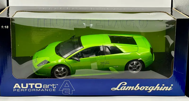 1:18 Lamborghini Murcielago -- Metallic Green -- Autoart 74514 1