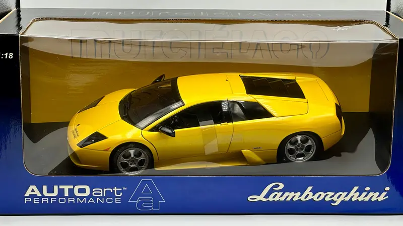 1:18 Lamborghini Murcielago -- Metallic Yellow -- Autoart 74511 1