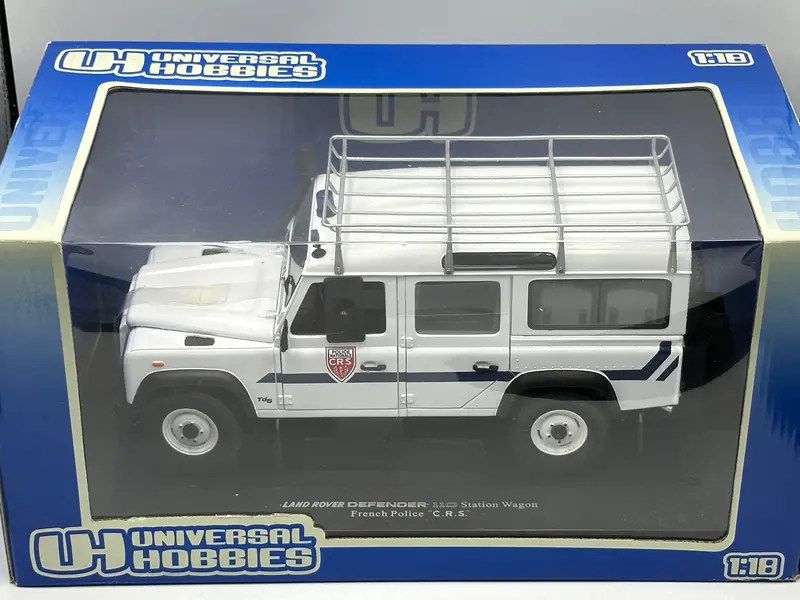 1:18 Land Rover Defender 110 Station Wagon -- French Police -- Universal Hobbies 2