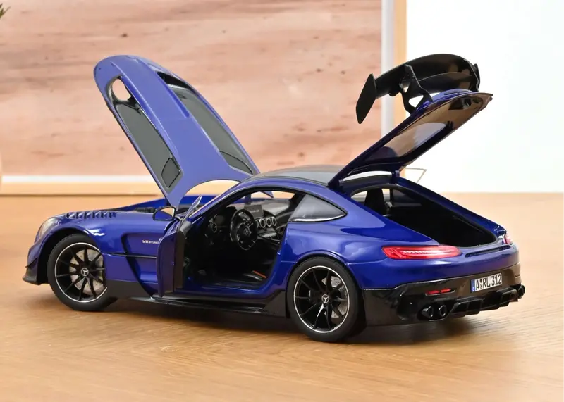 1:18 Mercedes-Amg Gt Black Series 2021 -- Blue Metallic -- Norev 2