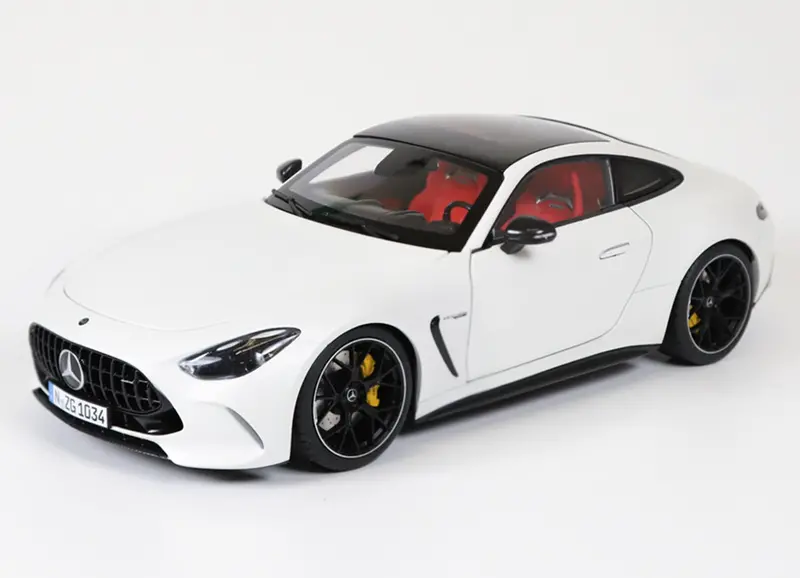 1:18 Mercedes-Benz Amg Gt63 Coupe -- Opalith White -- Nzg 1