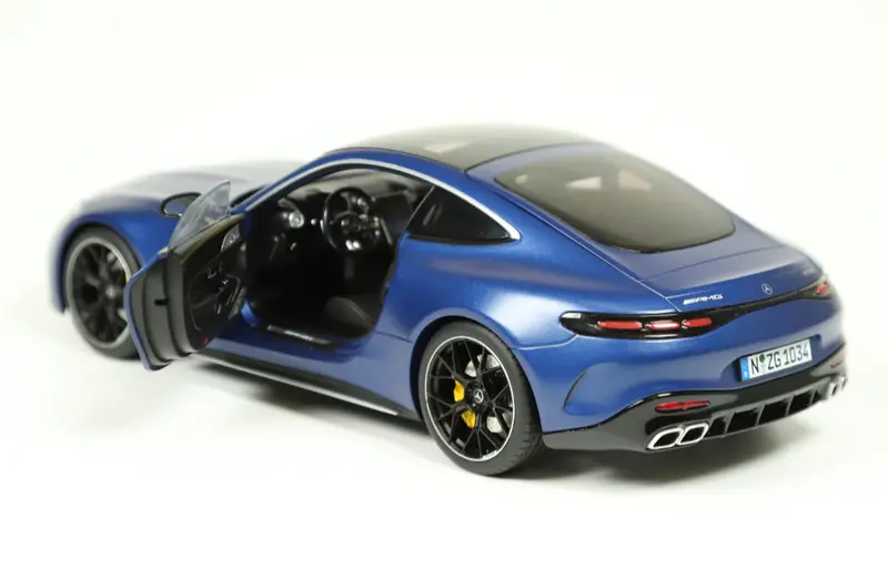 1:18 Mercedes-Benz Amg Gt63 Coupe -- Spectral Blue -- Nzg 2