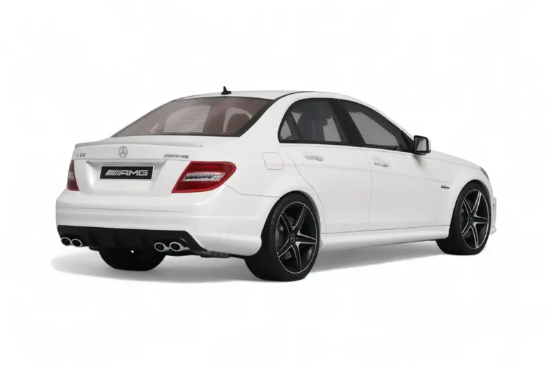 1:18 Mercedes-Benz C63 Amg -- Diamond White -- Gt Spirit 2